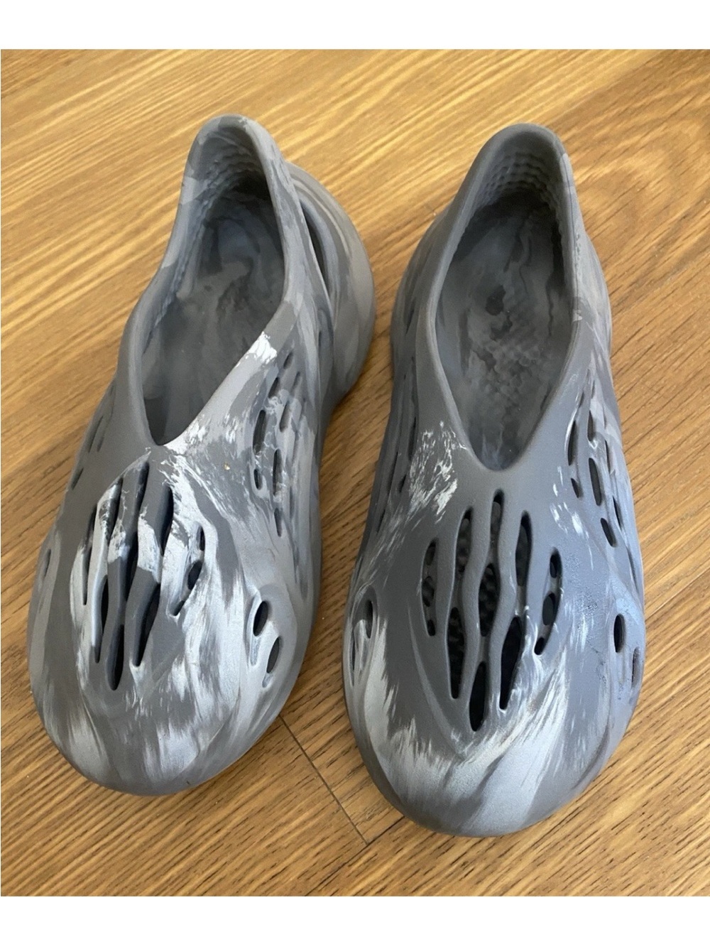Adidas Men's Yeezy Foam Runner Slip On Gray Casual Shoes Size 8
